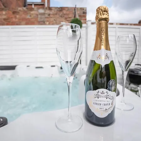 Semesterbostad Amberley House, - With Hot Tub -free Parking *