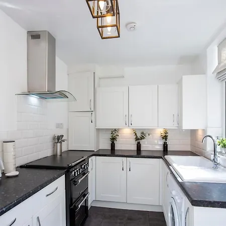 Feriehus Amberley House, - With Hot Tub -free Parking