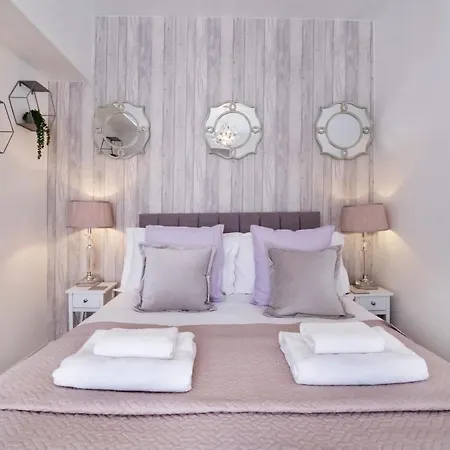 Amberley House, - With Hot Tub -free Parking Feriehus
