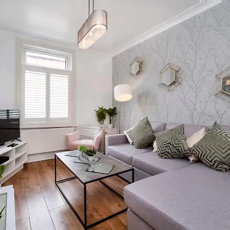 Feriehus Amberley House, - With Hot Tub -free Parking *